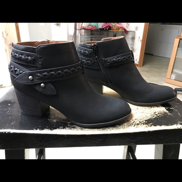 Boots - Picture 1 of 4